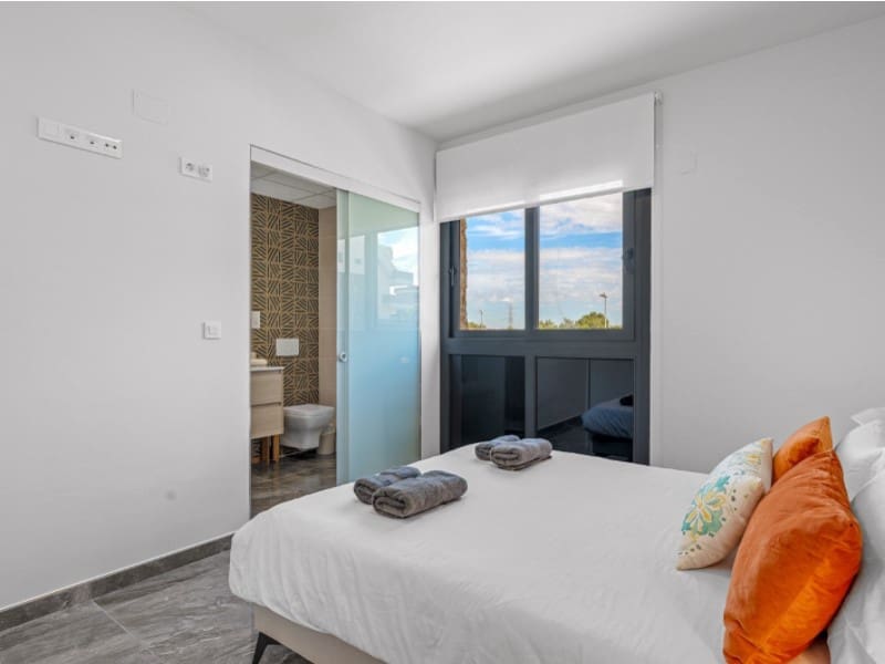 2 soveværelse Lejlighed til salg i Orihuela Costa med swimmingpool garage - € 299.000 (Ref: 10078236)