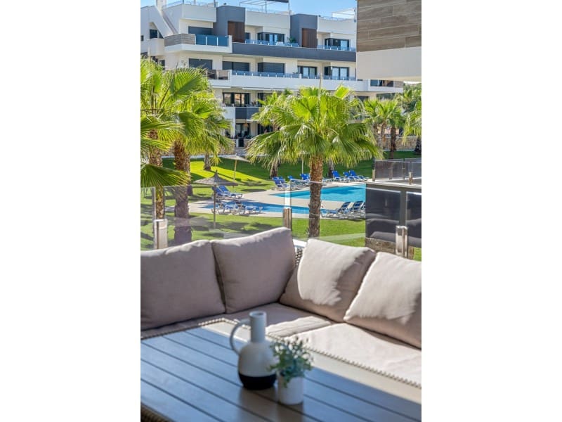 2 soveværelse Lejlighed til salg i Orihuela Costa med swimmingpool garage - € 299.000 (Ref: 10078236)