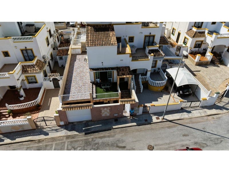 6 soveværelse Byhus til salg i Orihuela Costa med garage - € 279.900 (Ref: 10078238)