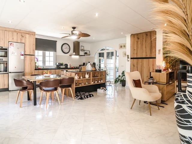 3 soveværelse Villa til salg i San Fulgencio med swimmingpool garage - € 525.000 (Ref: 10080994)