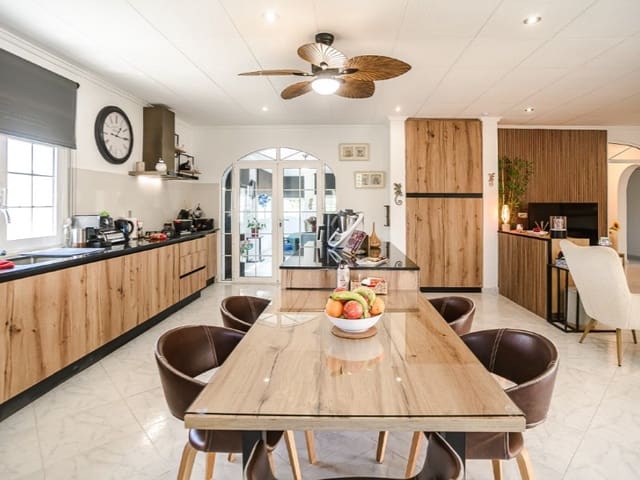 3 soveværelse Villa til salg i San Fulgencio med swimmingpool garage - € 525.000 (Ref: 10080994)