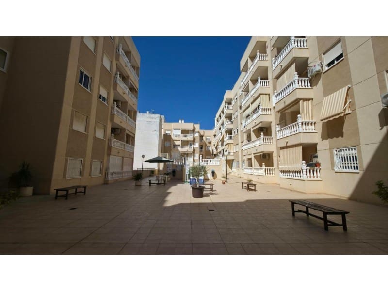 3 quarto Apartamento para venda em Torrevieja com piscina - 187 900 € (Ref: 10080995)