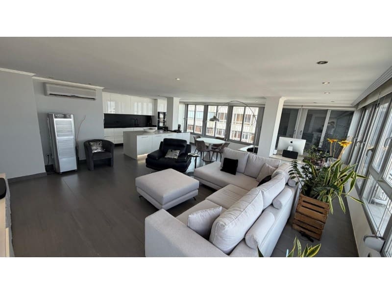 2 makuuhuone Kattohuoneisto myytävänä paikassa Torrevieja mukana uima-altaan - 369 900 € (Ref: 10081001)