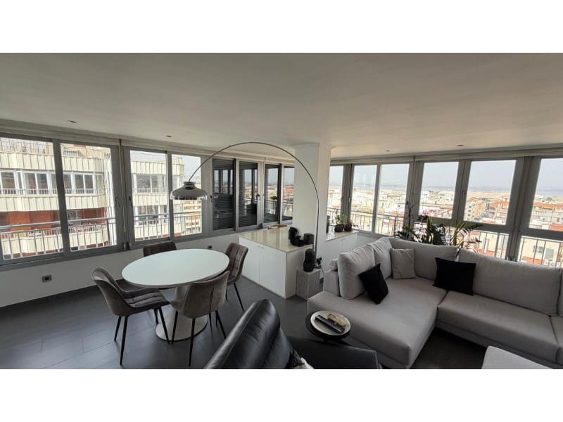 2 makuuhuone Kattohuoneisto myytävänä paikassa Torrevieja mukana uima-altaan - 369 900 € (Ref: 10081001)