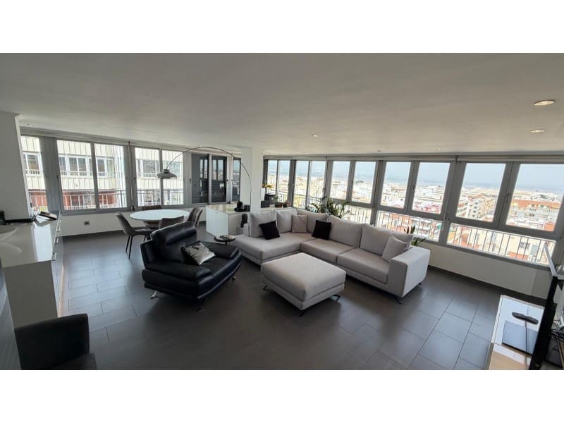 2 makuuhuone Kattohuoneisto myytävänä paikassa Torrevieja mukana uima-altaan - 369 900 € (Ref: 10081001)