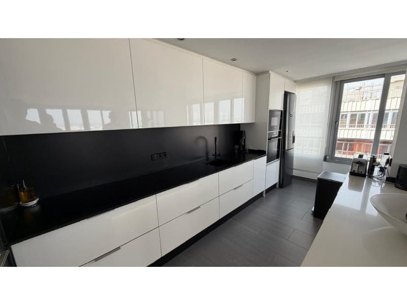 2 makuuhuone Kattohuoneisto myytävänä paikassa Torrevieja mukana uima-altaan - 369 900 € (Ref: 10081001)