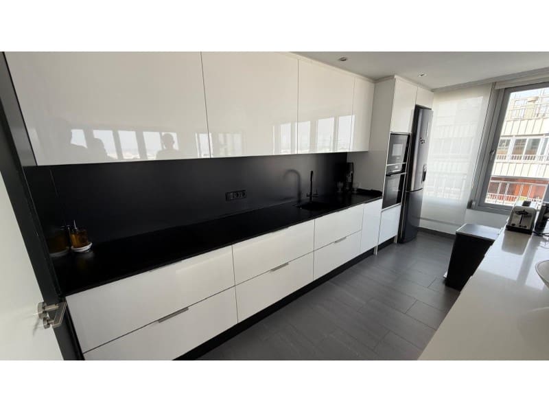 2 makuuhuone Kattohuoneisto myytävänä paikassa Torrevieja mukana uima-altaan - 369 900 € (Ref: 10081001)