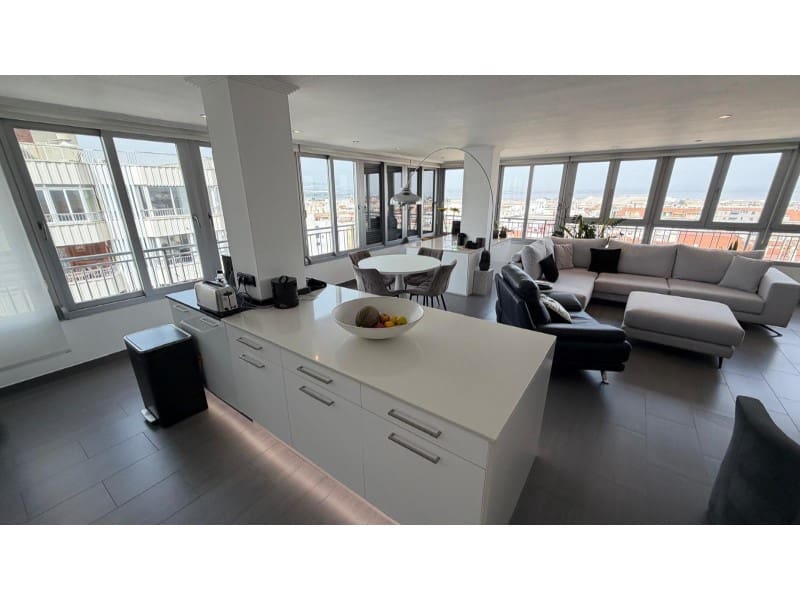 2 makuuhuone Kattohuoneisto myytävänä paikassa Torrevieja mukana uima-altaan - 369 900 € (Ref: 10081001)