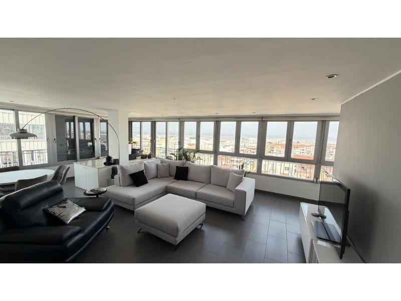 2 makuuhuone Kattohuoneisto myytävänä paikassa Torrevieja mukana uima-altaan - 369 900 € (Ref: 10081001)