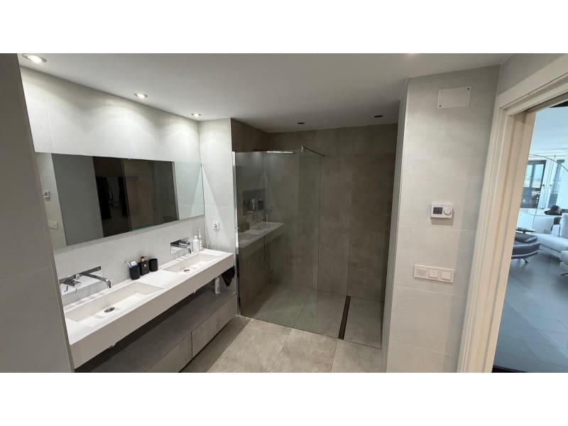 2 makuuhuone Kattohuoneisto myytävänä paikassa Torrevieja mukana uima-altaan - 369 900 € (Ref: 10081001)