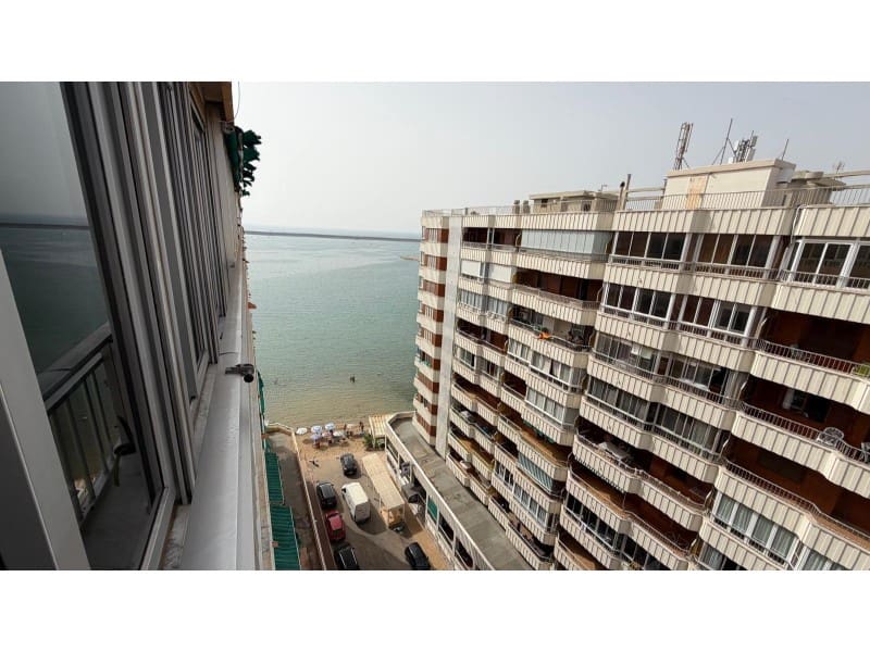 2 makuuhuone Kattohuoneisto myytävänä paikassa Torrevieja mukana uima-altaan - 369 900 € (Ref: 10081001)
