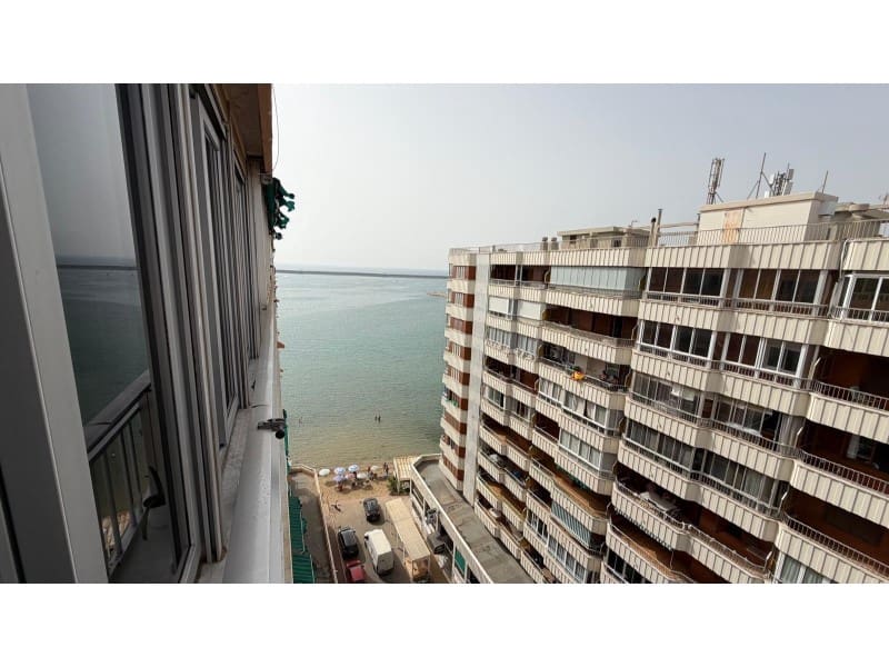 2 makuuhuone Kattohuoneisto myytävänä paikassa Torrevieja mukana uima-altaan - 369 900 € (Ref: 10081001)