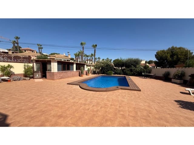 Chalet de 7 habitaciones en Los Altos en venta con piscina - 930.000 € (Ref: 10086102)