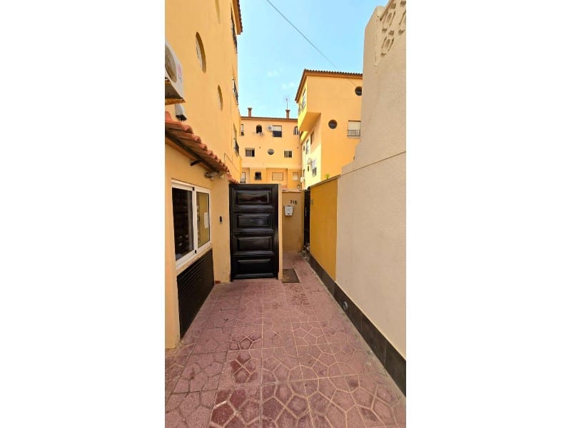 2 soverom Leilighet til salgs i Torrevieja med svømmebasseng - € 159 900 (Ref: 10089457)