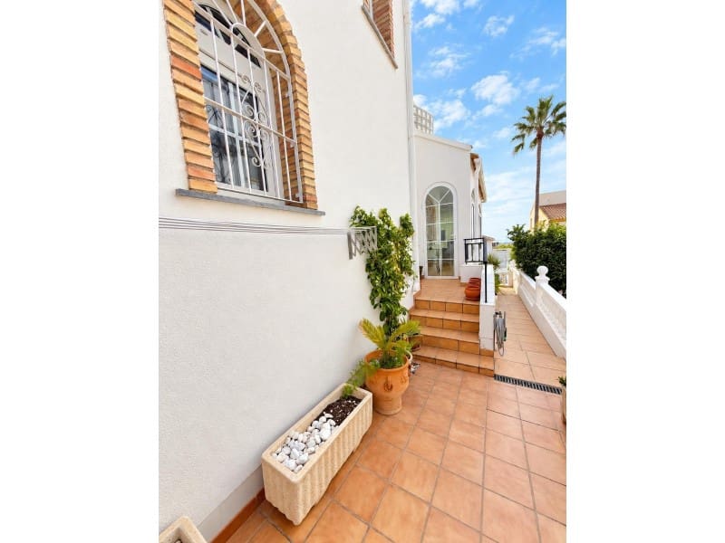 3 makuuhuone Huvila myytävänä paikassa Orihuela Costa mukana uima-altaan - 479 995 € (Ref: 10089462)