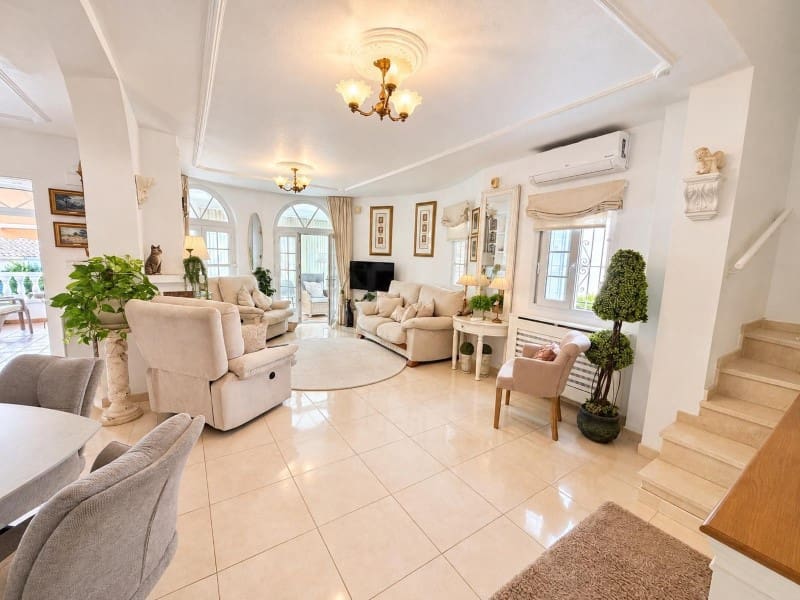 3 makuuhuone Huvila myytävänä paikassa Orihuela Costa mukana uima-altaan - 479 995 € (Ref: 10089462)