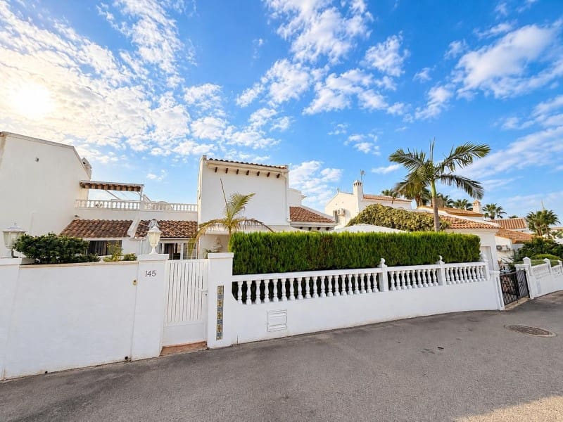 3 makuuhuone Huvila myytävänä paikassa Orihuela Costa mukana uima-altaan - 479 995 € (Ref: 10089462)