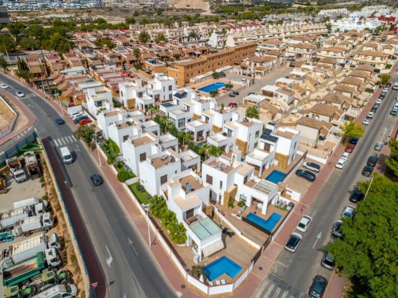 3 bedroom Villa for sale in Torrevieja with pool garage - € 365,000 (Ref: 10119726)