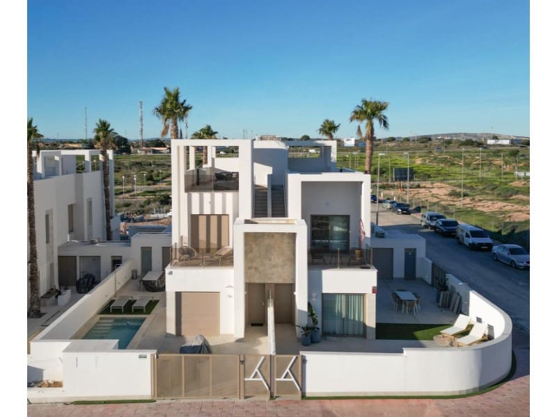 3 slaapkamer Villa te koop in Los Alcazares met zwembad garage - € 645.000 (Ref: 10124325)