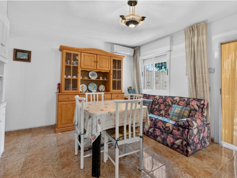 3 quarto Casa em Banda para venda em Torrevieja com piscina - 184 000 € (Ref: 10131448)