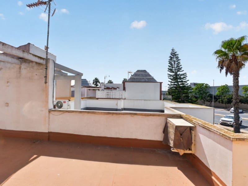 3 quarto Casa em Banda para venda em Torrevieja com piscina - 184 000 € (Ref: 10131448)
