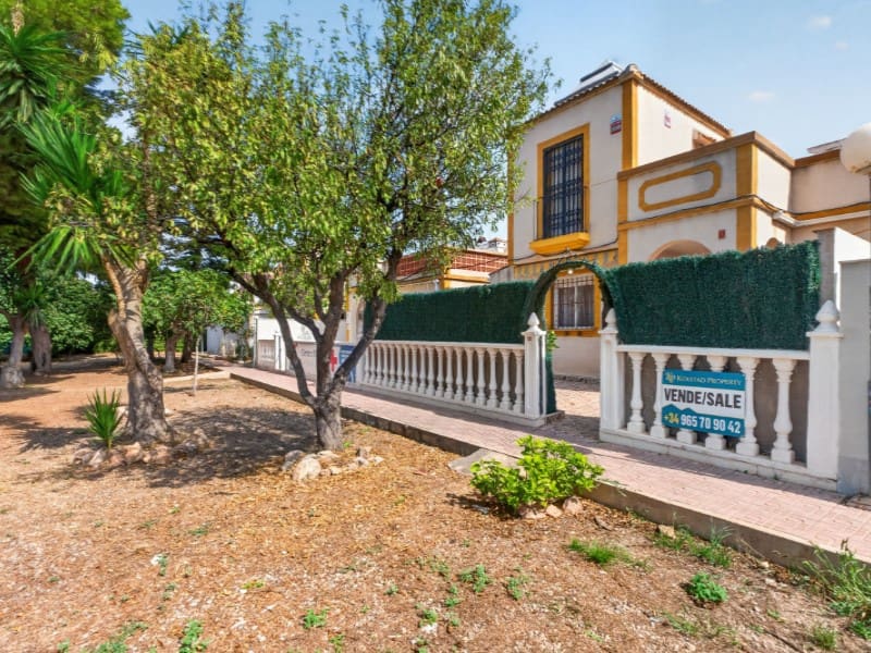 3 quarto Casa em Banda para venda em Torrevieja com piscina - 184 000 € (Ref: 10131448)