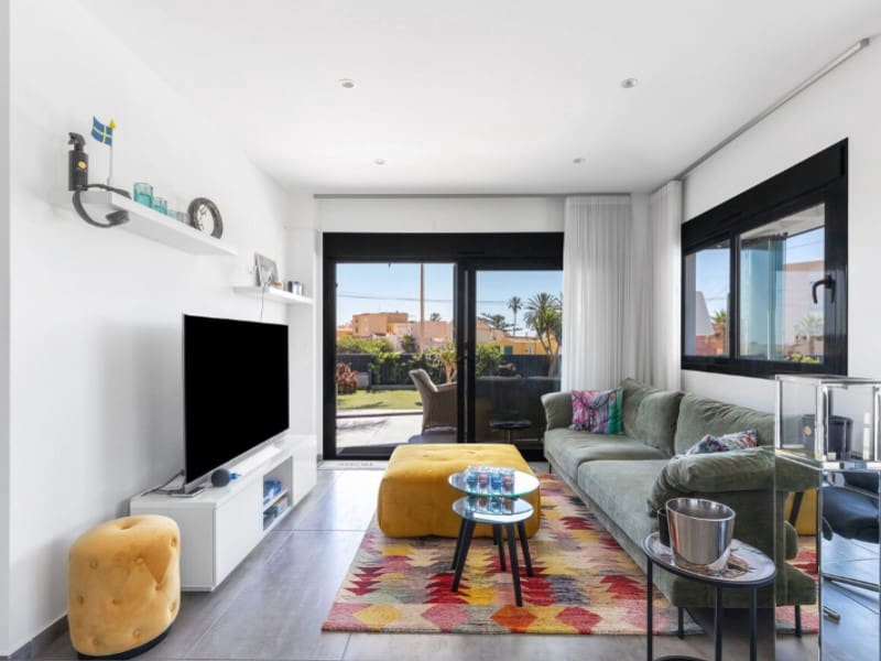 4 slaapkamer Villa te koop in Torrevieja met zwembad garage - € 895.000 (Ref: 10146778)