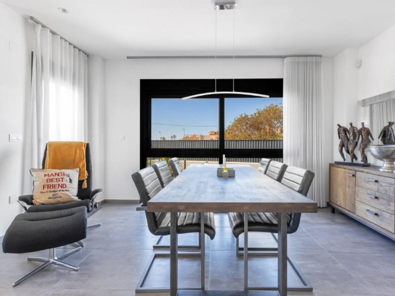 4 slaapkamer Villa te koop in Torrevieja met zwembad garage - € 895.000 (Ref: 10146778)