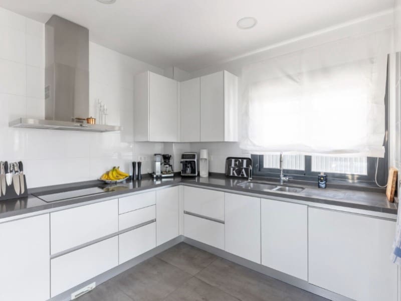 4 slaapkamer Villa te koop in Torrevieja met zwembad garage - € 895.000 (Ref: 10146778)