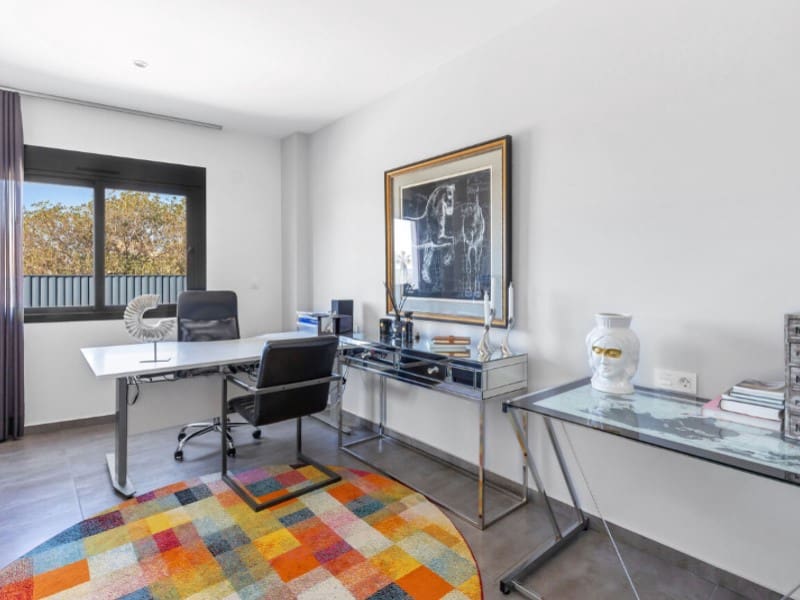 4 slaapkamer Villa te koop in Torrevieja met zwembad garage - € 895.000 (Ref: 10146778)