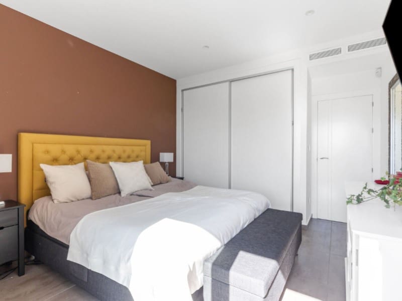 4 slaapkamer Villa te koop in Torrevieja met zwembad garage - € 895.000 (Ref: 10146778)