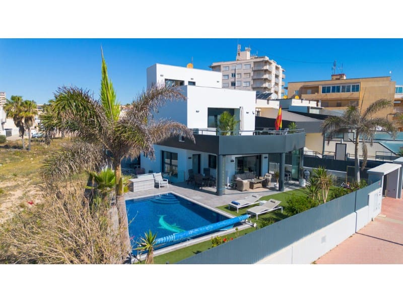 4 slaapkamer Villa te koop in Torrevieja met zwembad garage - € 895.000 (Ref: 10146778)