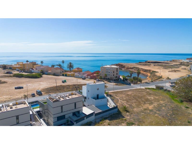 4 slaapkamer Villa te koop in Torrevieja met zwembad garage - € 895.000 (Ref: 10146778)