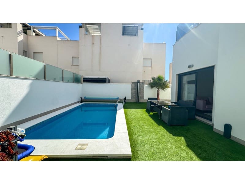5 soverom Villa til salgs i Torrevieja med svømmebasseng - € 549 000 (Ref: 10146781)