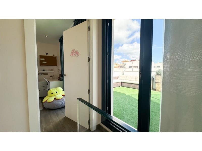 5 soverom Villa til salgs i Torrevieja med svømmebasseng - € 549 000 (Ref: 10146781)