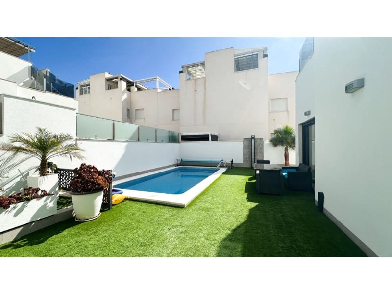 5 soverom Villa til salgs i Torrevieja med svømmebasseng - € 549 000 (Ref: 10146781)
