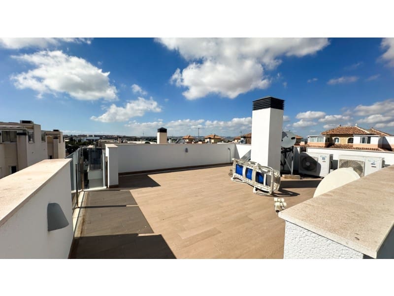 5 soverom Villa til salgs i Torrevieja med svømmebasseng - € 549 000 (Ref: 10146781)