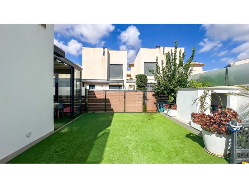 5 soverom Villa til salgs i Torrevieja med svømmebasseng - € 549 000 (Ref: 10146781)