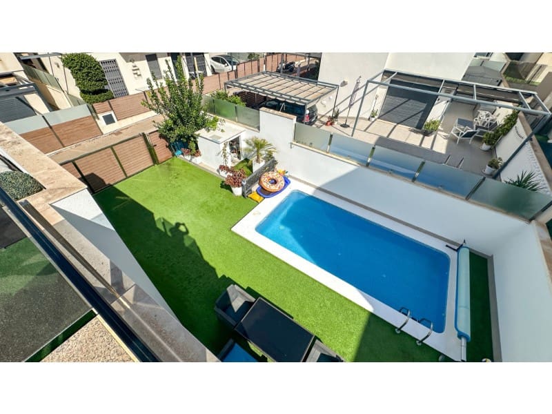 5 soverom Villa til salgs i Torrevieja med svømmebasseng - € 549 000 (Ref: 10146781)