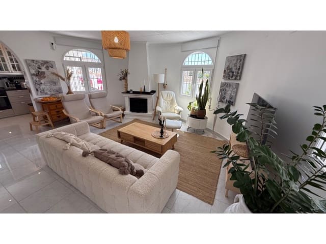 3 slaapkamer Villa te koop in El Chaparral, Torrevieja met zwembad garage - € 645.000 (Ref: 10154956)
