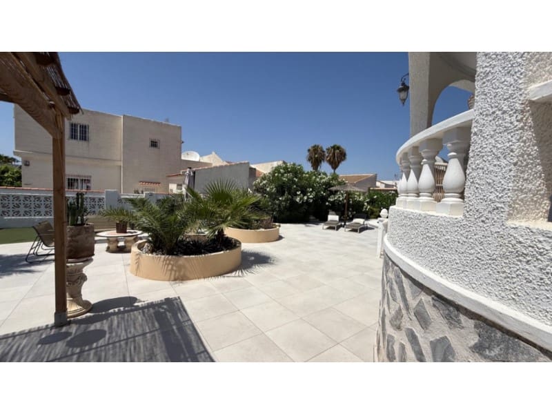 3 bedroom Villa for sale in El Chaparral with pool garage - € 645,000 (Ref: 10154956)