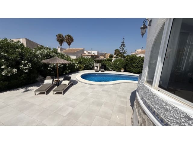3 slaapkamer Villa te koop in El Chaparral, Torrevieja met zwembad garage - € 645.000 (Ref: 10154956)
