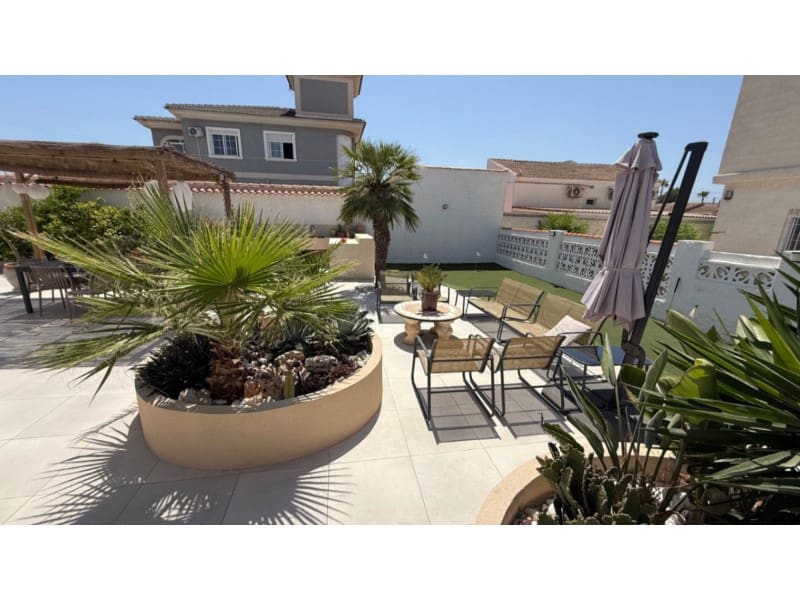 3 bedroom Villa for sale in El Chaparral with pool garage - € 645,000 (Ref: 10154956)