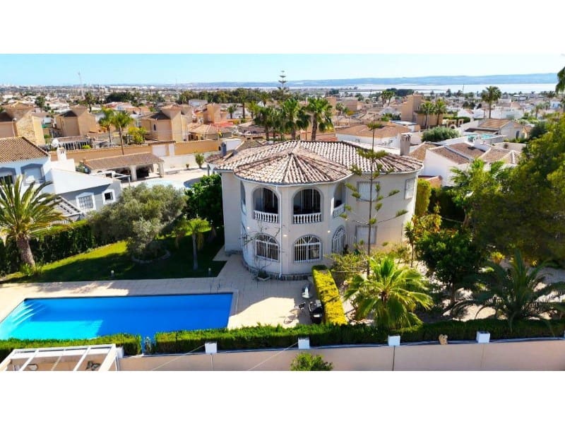 5 soverom Villa til salgs i El Chaparral med svømmebasseng garasje - € 630 000 (Ref: 10154960)