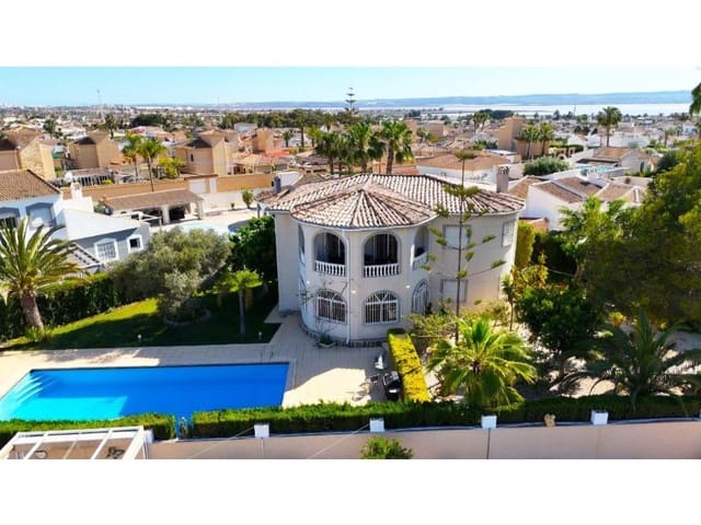 5 soverom Villa til salgs i El Chaparral, Torrevieja med svømmebasseng garasje - € 630 000 (Ref: 10154960)