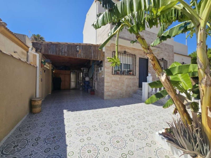 3 bedroom Villa for sale in Torrevieja with garage - € 495,000 (Ref: 10154961)