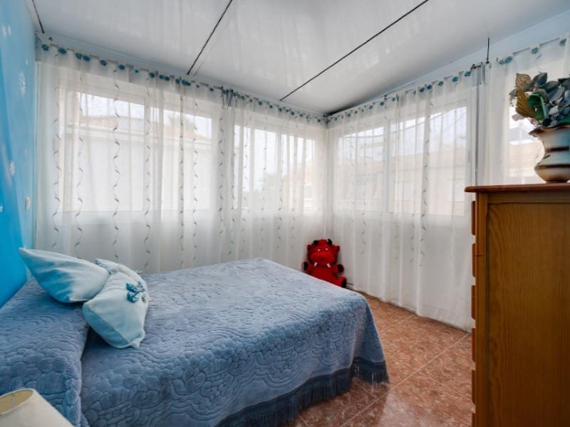 3 bedroom Villa for sale in Torrevieja with pool - € 199,500 (Ref: 10154962)