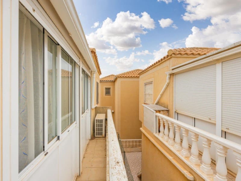 3 bedroom Villa for sale in Torrevieja with pool - € 199,500 (Ref: 10154962)