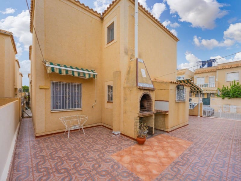 3 bedroom Villa for sale in Torrevieja with pool - € 199,500 (Ref: 10154962)