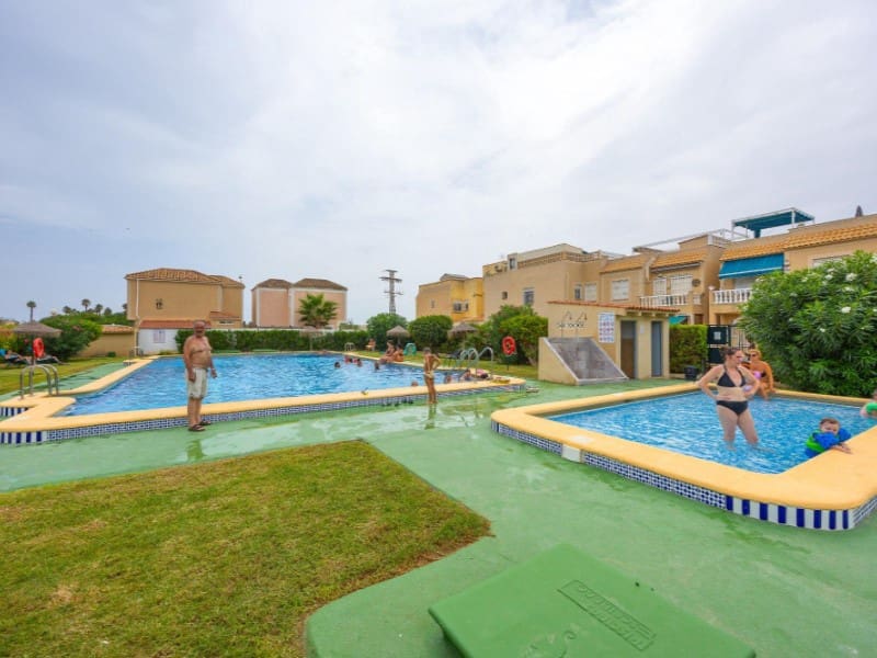 3 bedroom Villa for sale in Torrevieja with pool - € 199,500 (Ref: 10154962)